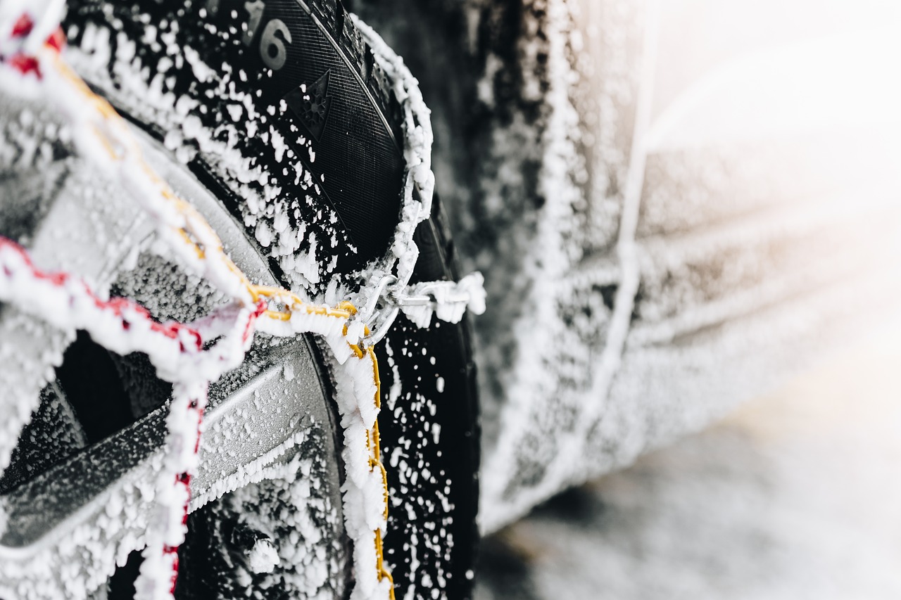 Comment choisir les meilleures chaînes pour une conduite en toute sécurité sur la neige ?