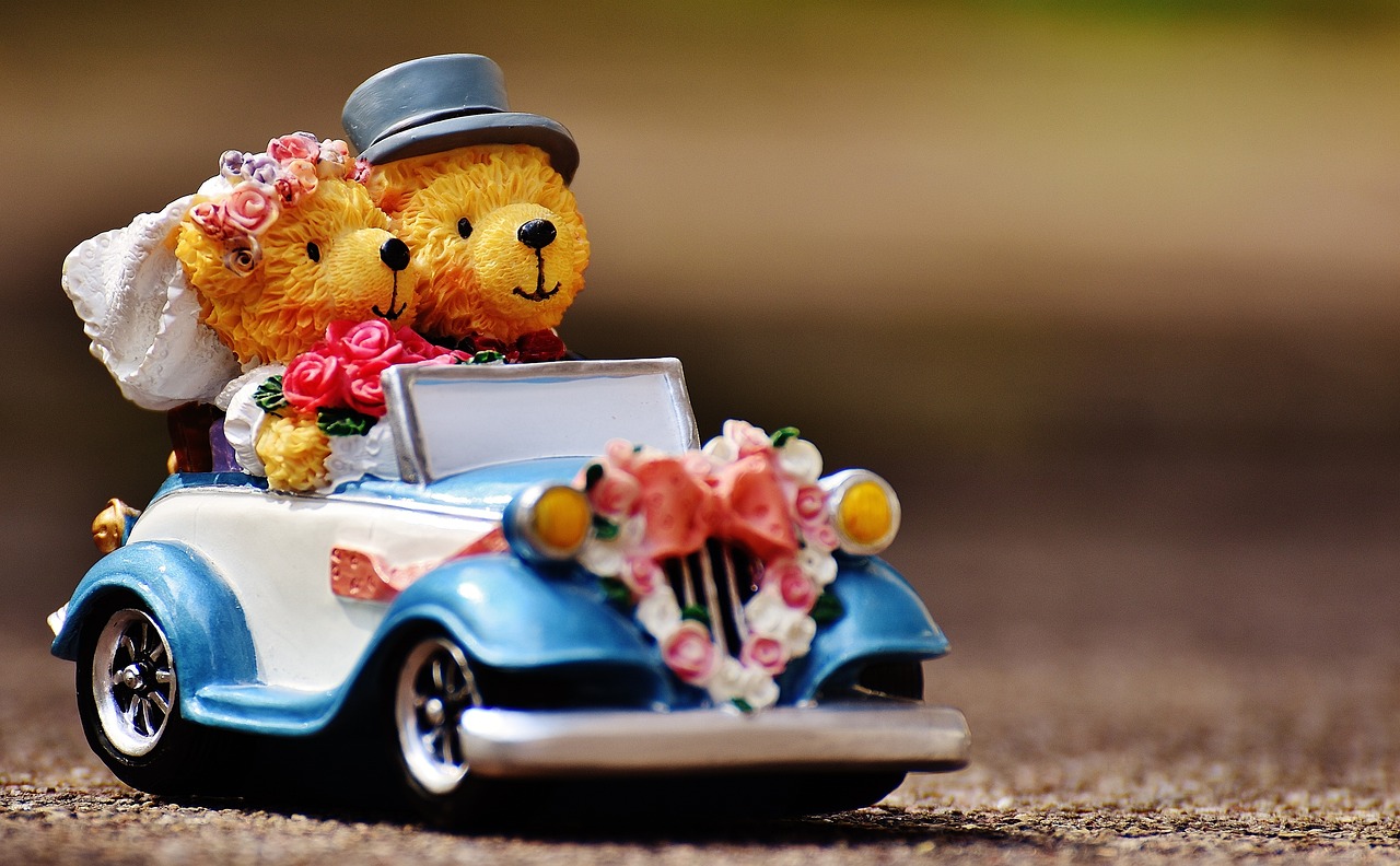 Comment décorer une voiture pour un mariage réussi ?